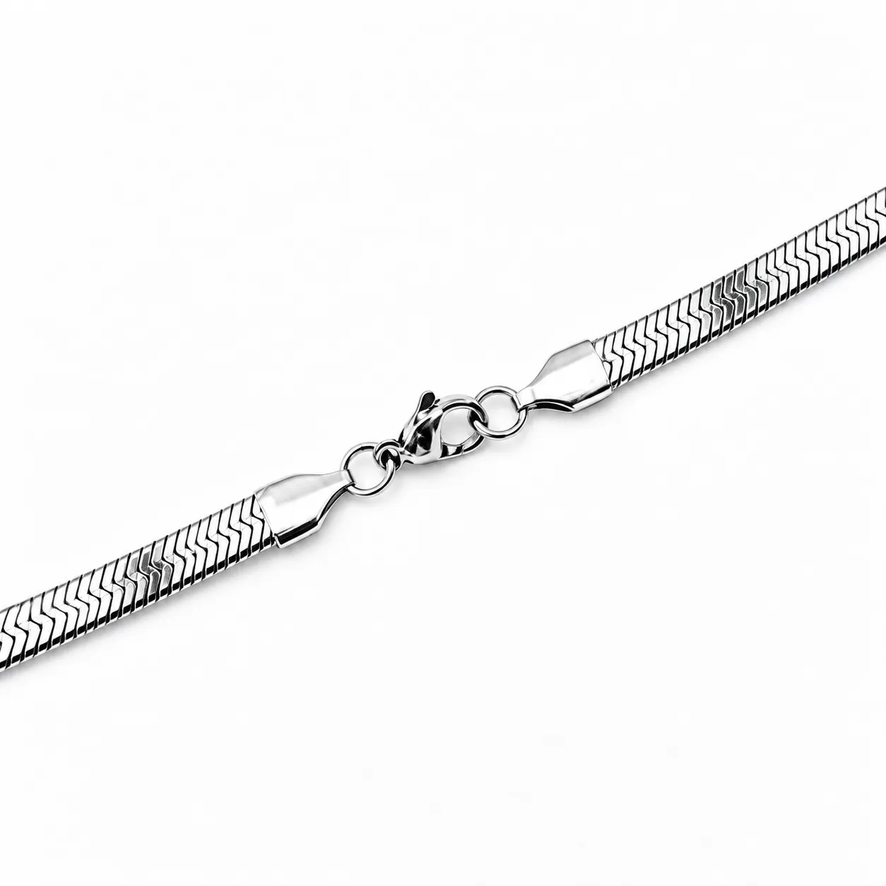 Lobster clasp and plain end caps of the chain