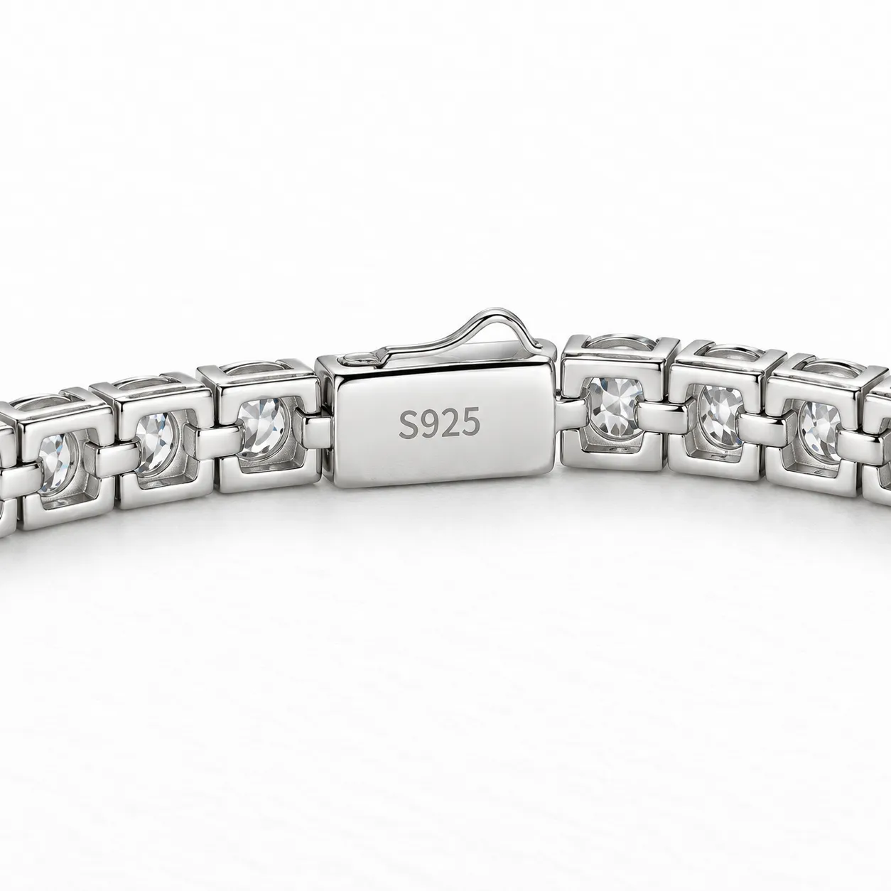 Rear of the linked bracelet and its box fastening